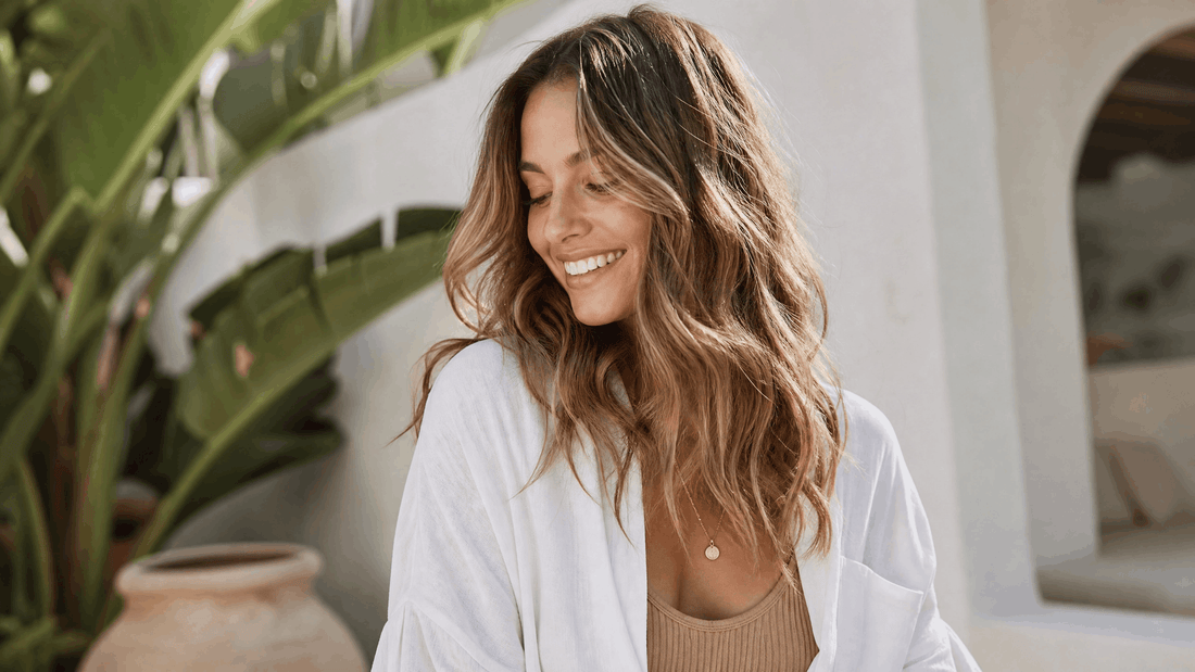 The Modern Perm Is Back: Soft Waves, Texture, and Low-Maintenance Styling